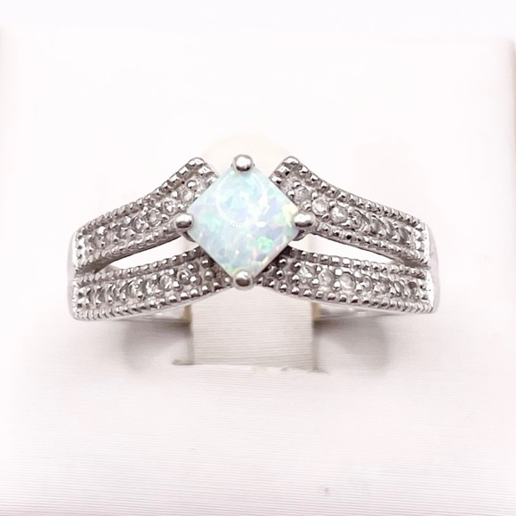 Size 8 Opal 925 Sterling Silver Ring - Picture 1 of 9